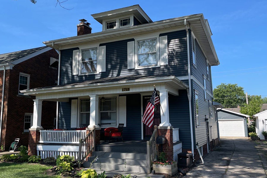 A beautiful home in Springfield, IL that has recently had navy blue siding installed by Sutton’s. New dark blue siding replaced on a residential home.